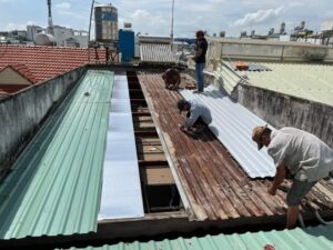 Thi công thay mái tôn